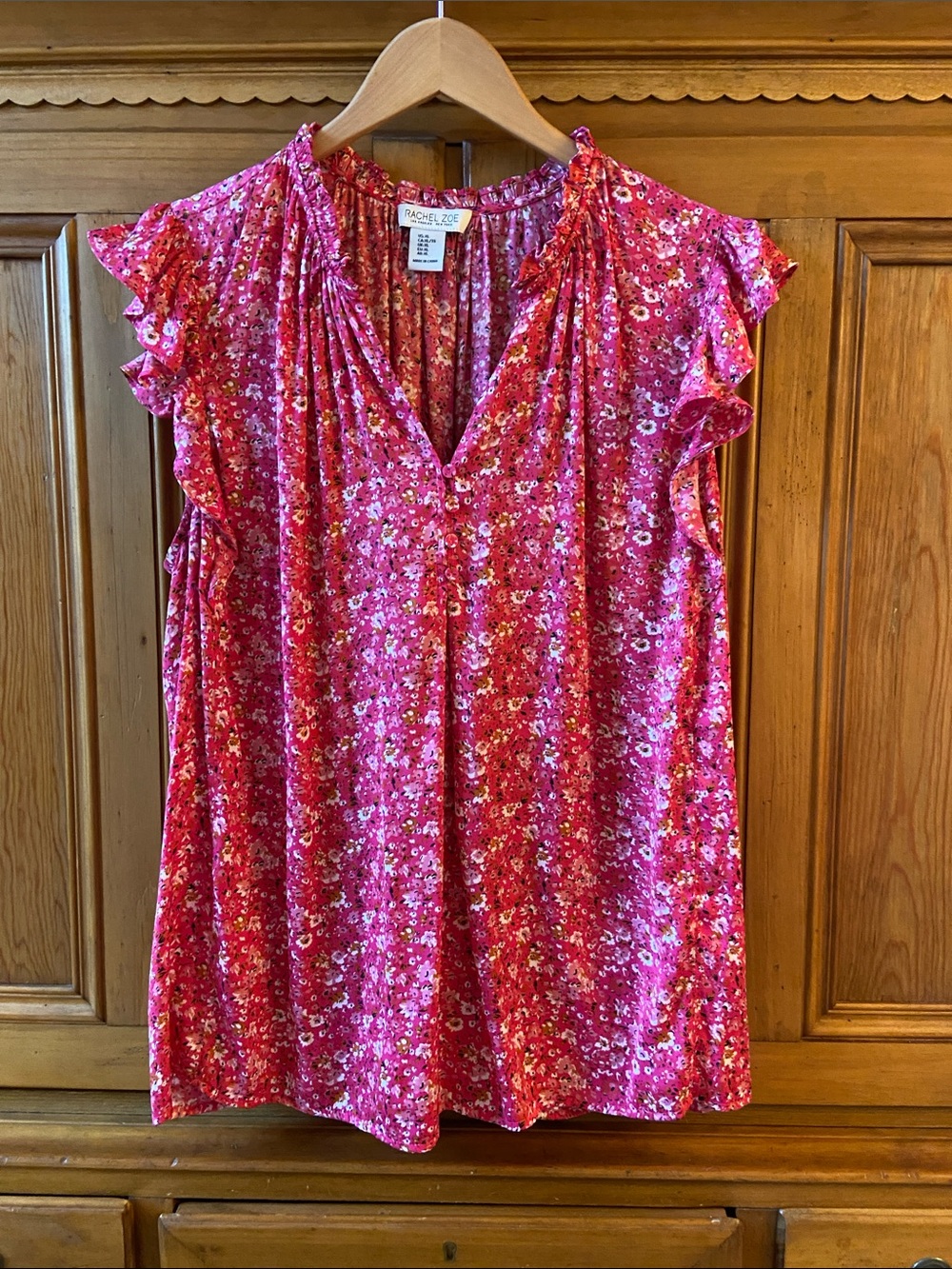 XL  Hot Pink Floral Ruffle Sleeve V-Neck Top EUC